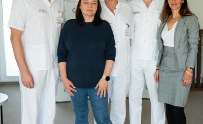 Lekári, pacientka a hovorkyňa NOÚ počas tlačovej konferencie Lekári, pacientka a hovorkyňa NOÚ počas tlačovej konferencie