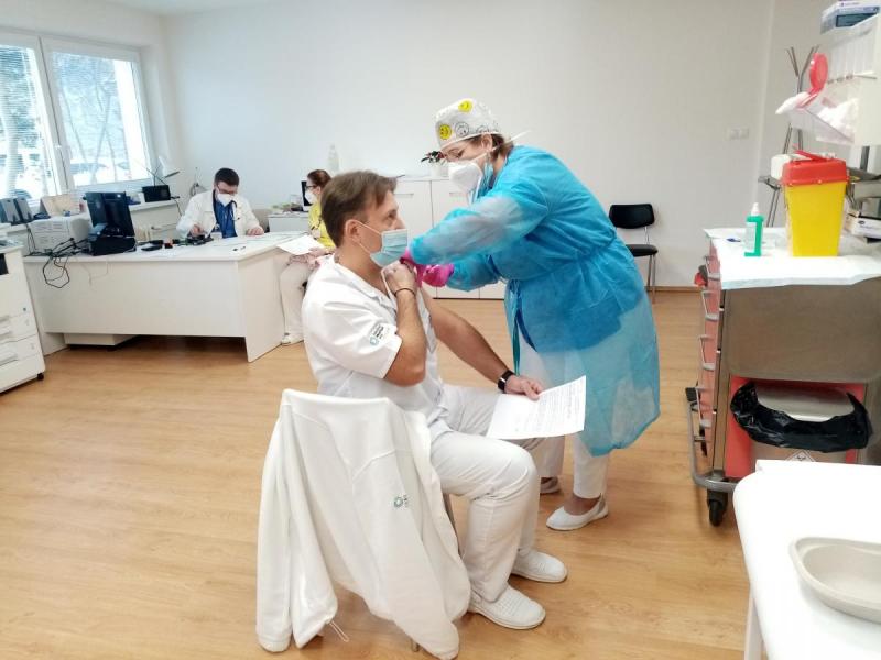Výskum protilátok po očkovaní v NOÚ potvrdil vysokú účinnosť vakcíny proti COVID-19